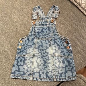 ✨3 for $15✨ Overall dress with flowers